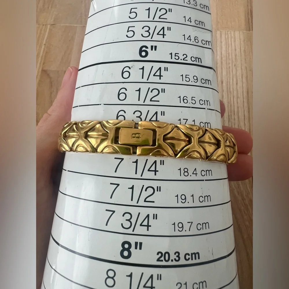 Bulova ladies oval gold tone dress watch NEW BATTERY
